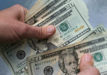 מחפשים לקנות דולרים? זה הבנק שבו תשלמו את העמלות הנמוכות ביותר